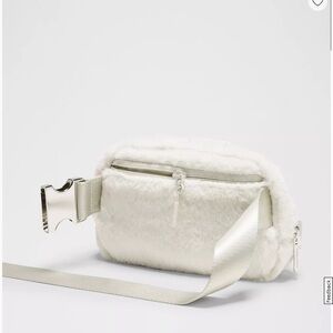 Lululemon belt bag fluffy SOLD OUT ONLINE